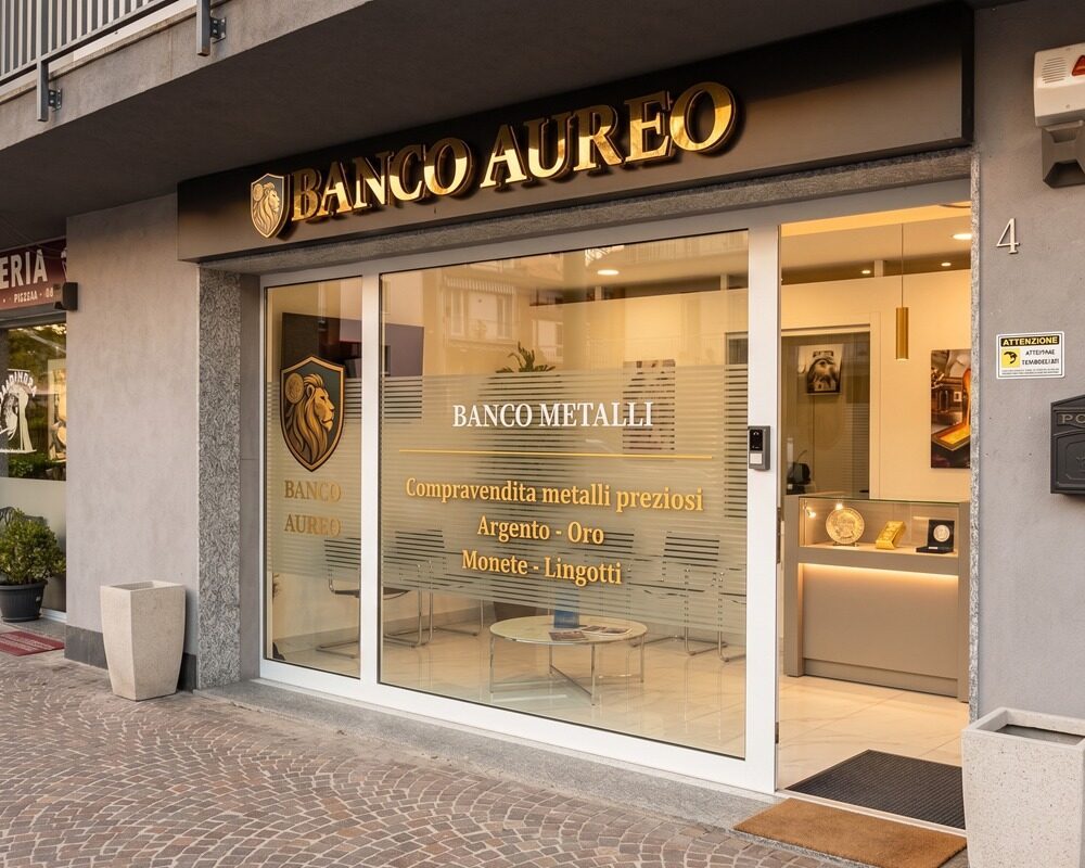 La vetrina di Banco Aureo in Piazza Unità d'Italia 4 a Sirmione